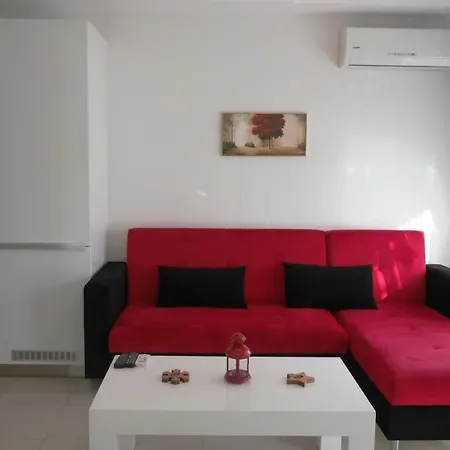 Уютные Апартаменты В Отличном Районе Apartament *